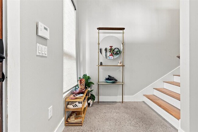 Photo - 2800 Crest Ave