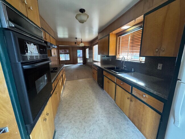 Photo - 865 Stanford Ave