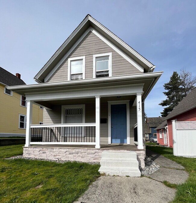 Building Photo - Close to WWU! Easy Lakeway Location Near Whole Foods & I-5