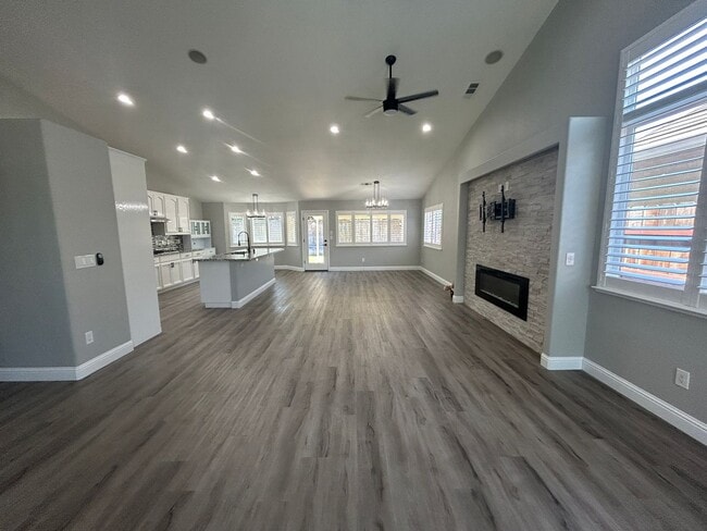Photo - 2464 Oak Crest Dr