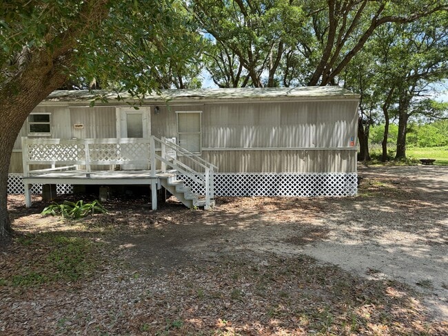 Building Photo - 3 bed 2 bath manufactures home available now