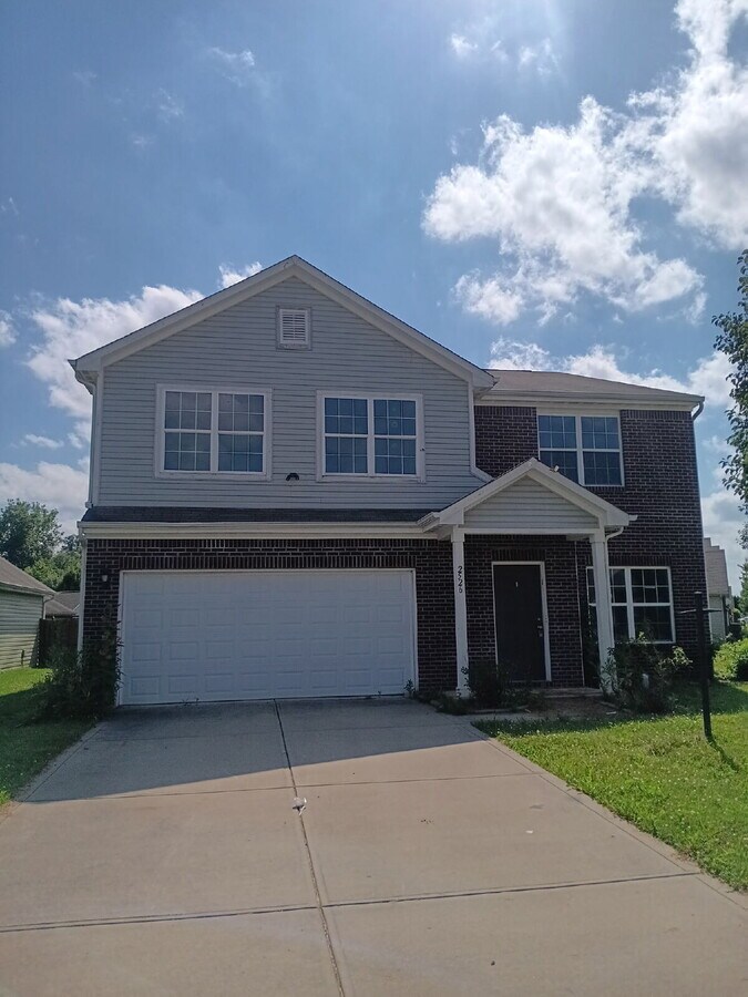 Photo - Stunning 3 Bedroom + Office, 2.5 Bathroom Half-Brick Home in Warren Township