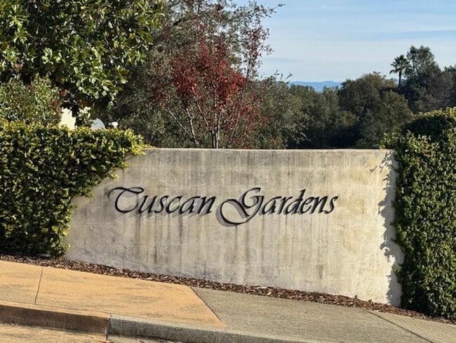 Photo - Upscale Modern 4 Bed | 2.5 Bath – Yard Mai...