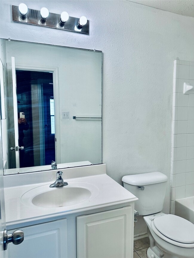 Building Photo - 16011 Sandy Path Ln