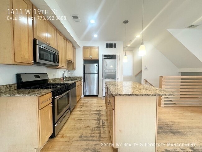 Photo - 1411 W 19th St