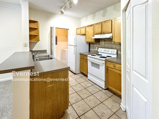 Modern 2-Bedroom Condo in a Gated Communit... - Modern 2-Bedroom Condo in a Gated Communit...