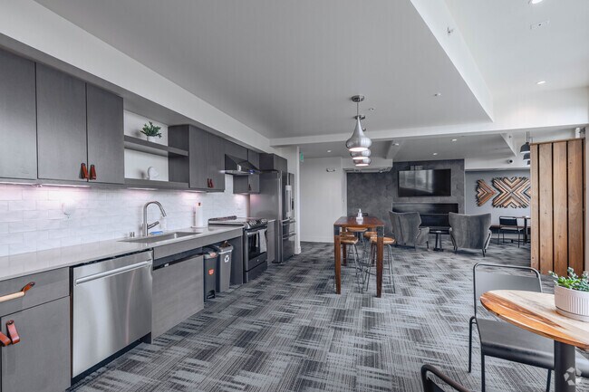 Azotea (interior) - Bell View Apartments - Capitol Hill Neighb...