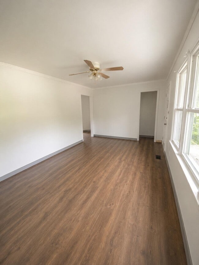 Photo - 103 Southwood Dr
