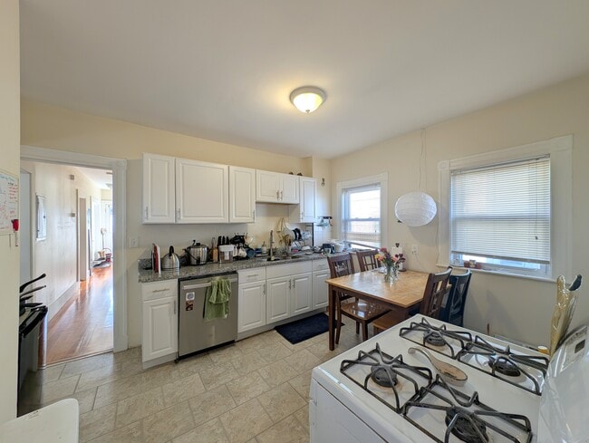 Building Photo - 300 Boston Ave Unit 2