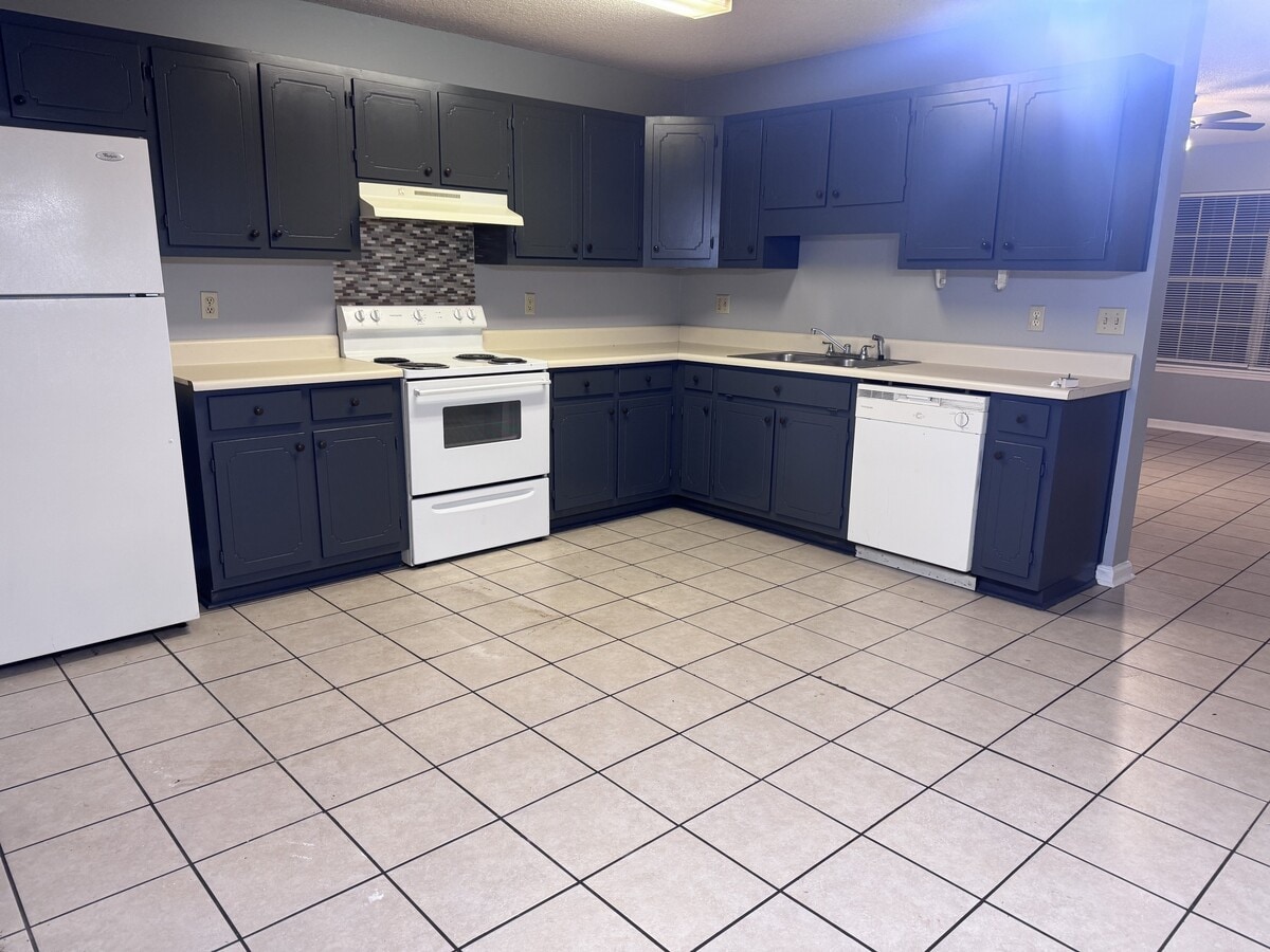 Photo - 2313 Friar Tuck Ln