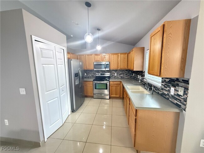 Photo - 3207 54th St W