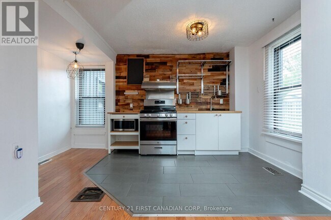 Photo - 331 Erie St Unit 2