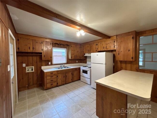 Photo - 1431 Woodhill Ln