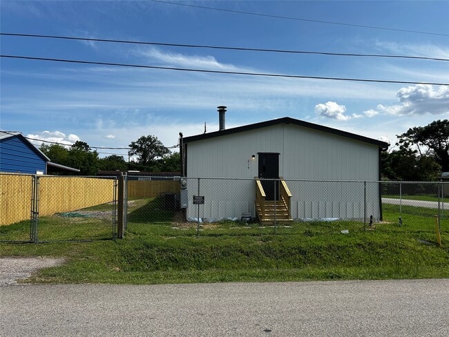 Photo - 219 Blinkin Ave