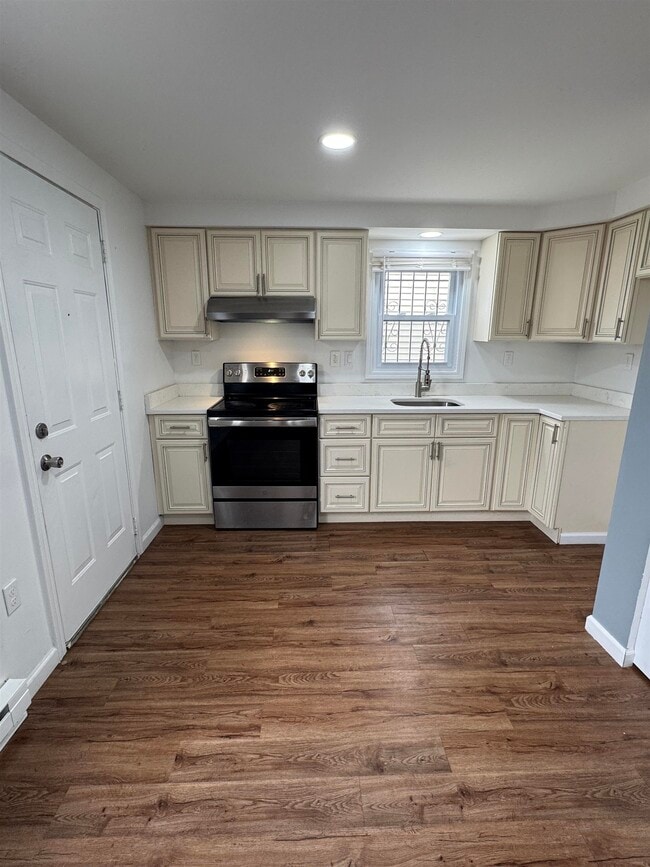 Photo - 375 WHITON St