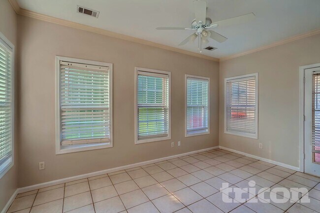 Photo - 326 Henderson Lake Dr SW