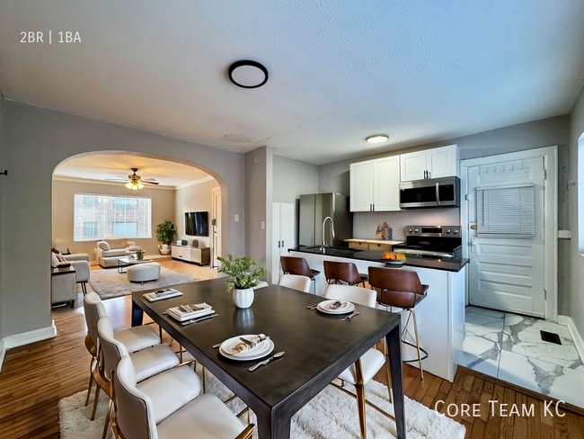 Building Photo - 1107 W 45th St Unit 1110-1 Rental