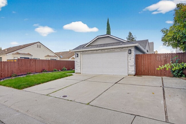 Photo - Bright & Spacious 3 Bed, 2 Bath Home – Must See!