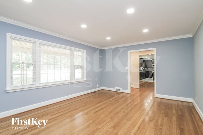 1085 N Peace Haven Rd