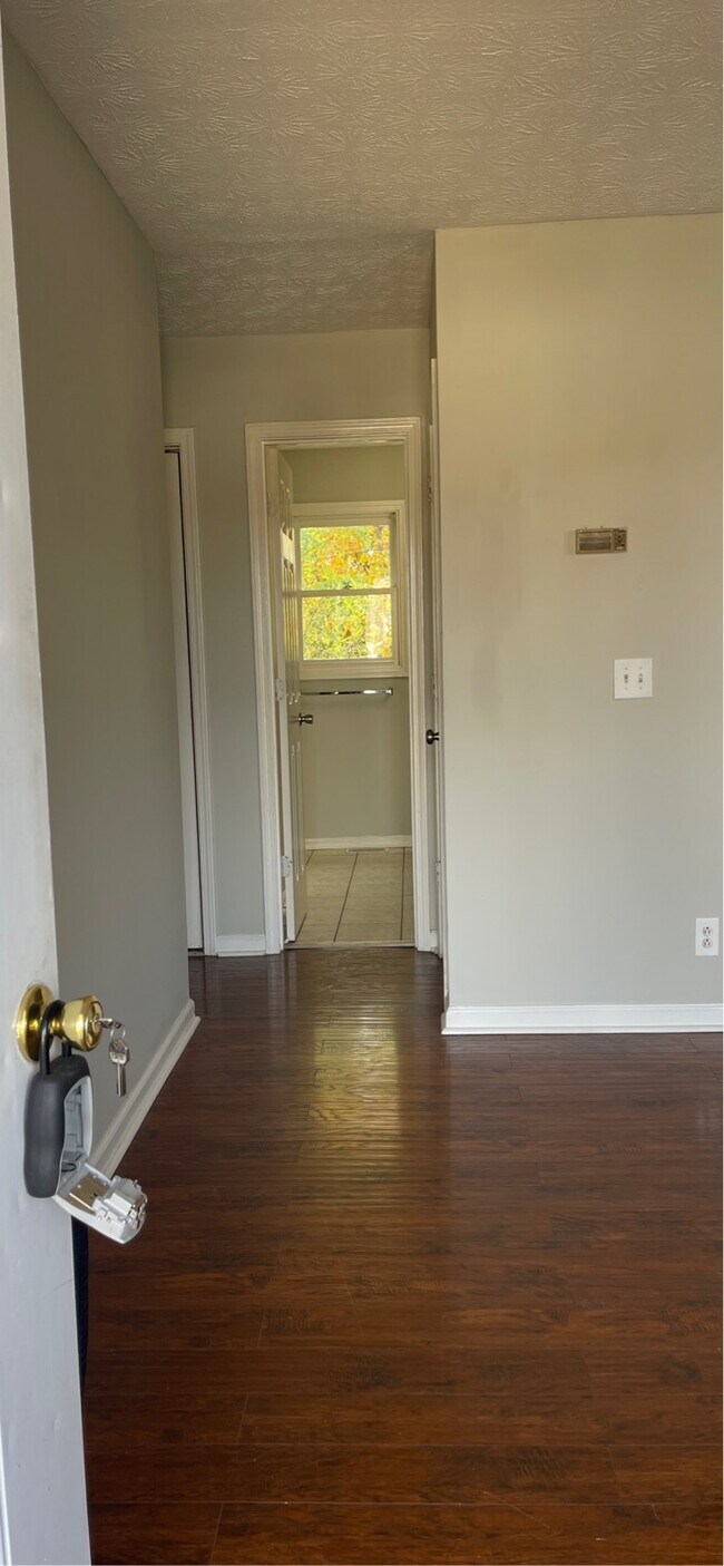 Photo - 1050 Scarlett Ln