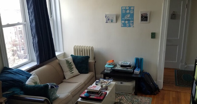 Building Photo - 28 Quint Ave Unit 6