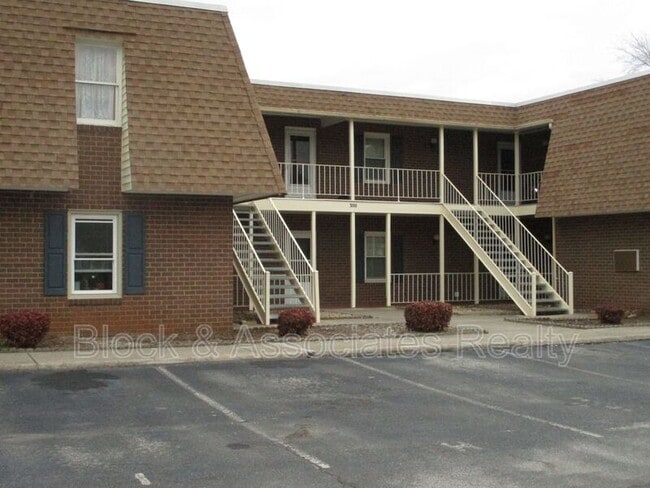 Building Photo - 302 Windsor Manor Way