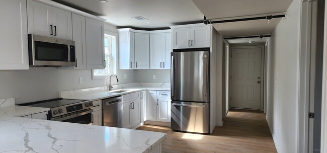 Building Photo - 53 Henrietta St Unit 2nd Floor