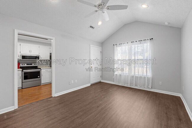 Photo - 18 Fowkewood Ct