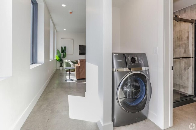 Photo - 100 W 5th St Unidad ID1322458P