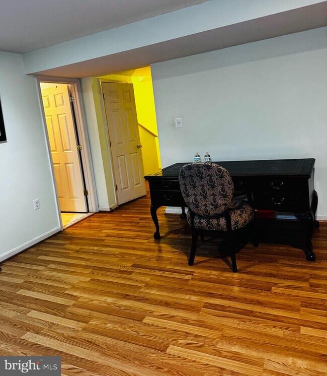 Photo - 869 Stonefield Square NE