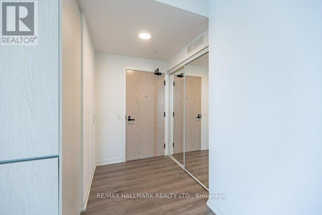 Photo - 28 Interchange Wy Unit 2710