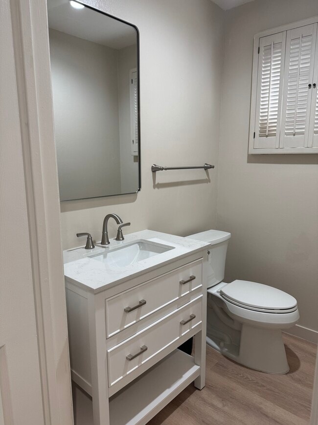 Baño del primer piso - 18850 Hatteras St