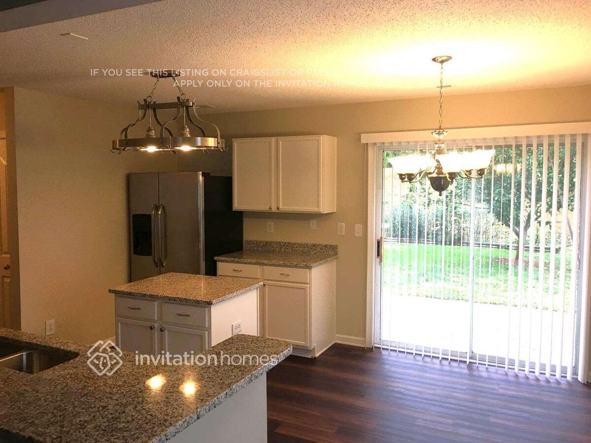 Photo - 8142 Chatham Oaks Dr