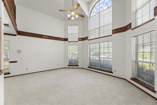 Photo - 1423 Holveck Dr