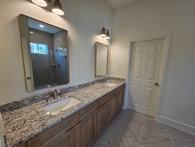 Photo - 16276 Jeet St