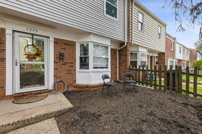 Building Photo - Beautifully remodeled two-level townhouse located in the desirable Irongate Community,
