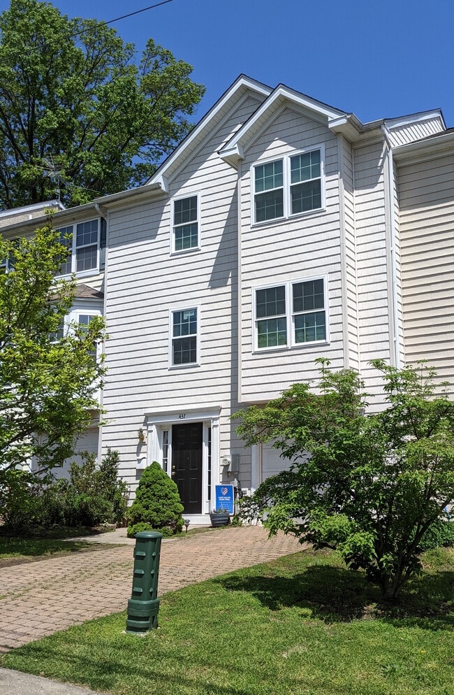 Photo - 437 Paxson Ave