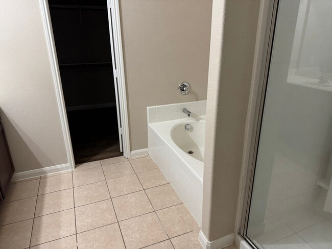 Photo - 504 Riverbed Dr