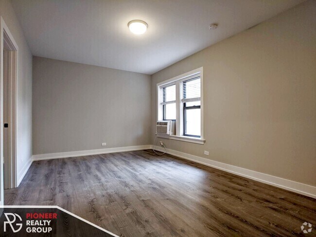 Building Photo - 711 W Brompton Ave Rental