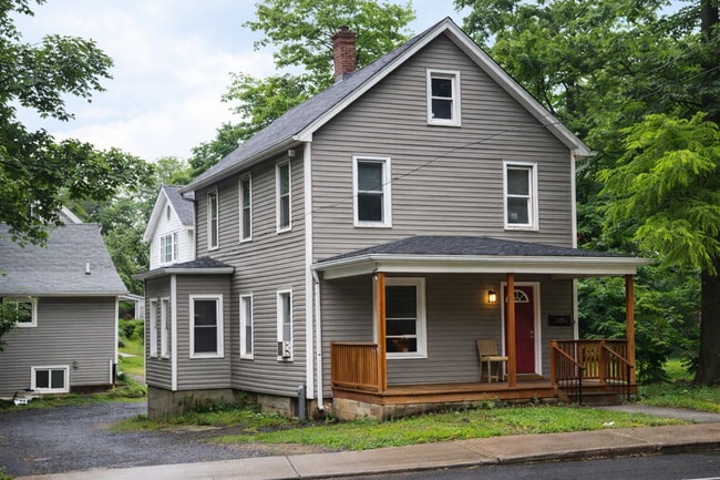 Building Photo - 35 S Chestnut St Unit 35A