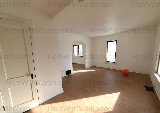 Photo - 824 Logan Ave