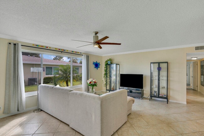 Photo - 202 W High Point Terrace Unidad A