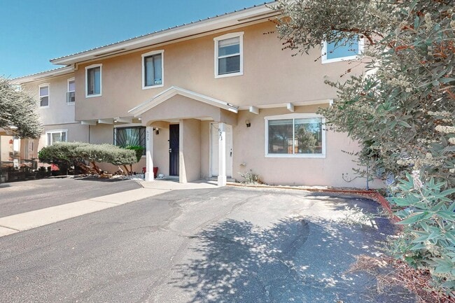 Building Photo - Cozy 3 Bedroom 1.5 Bathroom In NW Albuquer...
