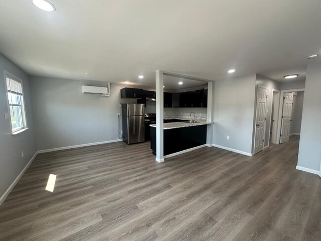 Photo - 1914 N Missouri Ave Unit 1