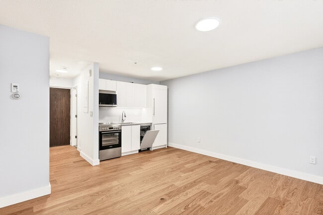 Building Photo - 162 Summer St Unit 14