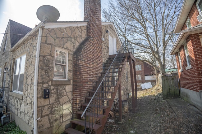 1214 E Dunklin St