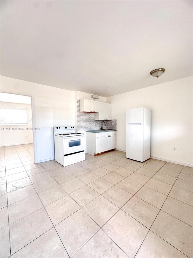 Building Photo - 8450 NE Miami Ct Unit 16 Rental