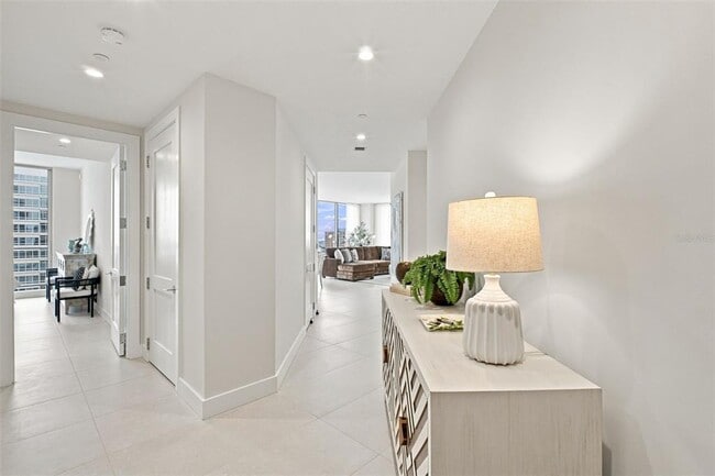275 1st Ave S Unit 1202