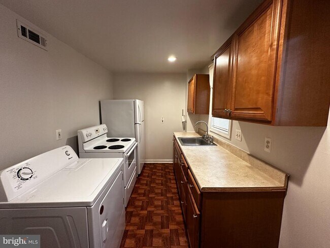 Photo - 1527 W 36th St