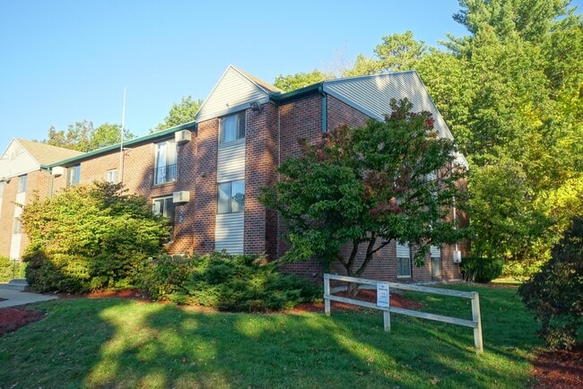 Building Photo - 109 English Village Rd Unit 201